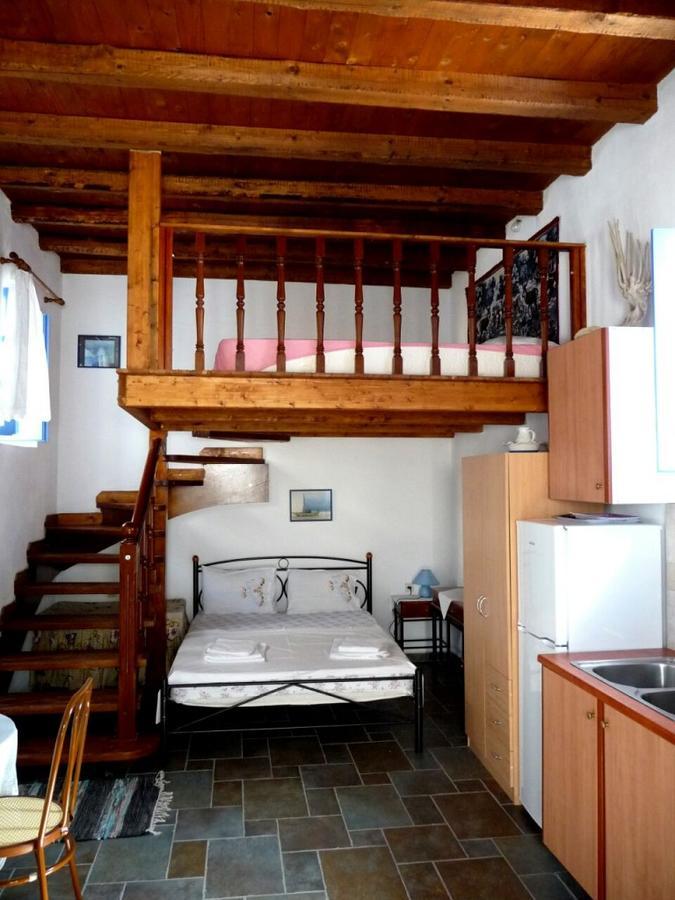 Floras Rooms And Studios Anafi Exteriör bild